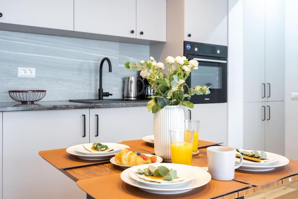 Amazing Views 2br Bright Flat - Charming Balcony Apartment