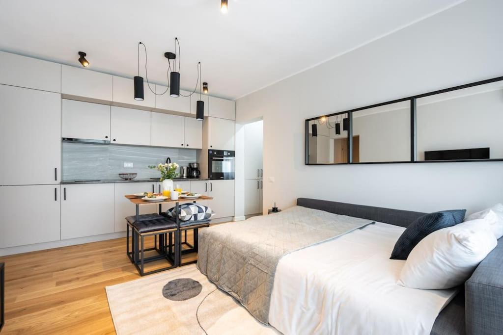 Amazing Views 2br Bright Flat - Charming Balcony * Bucharest