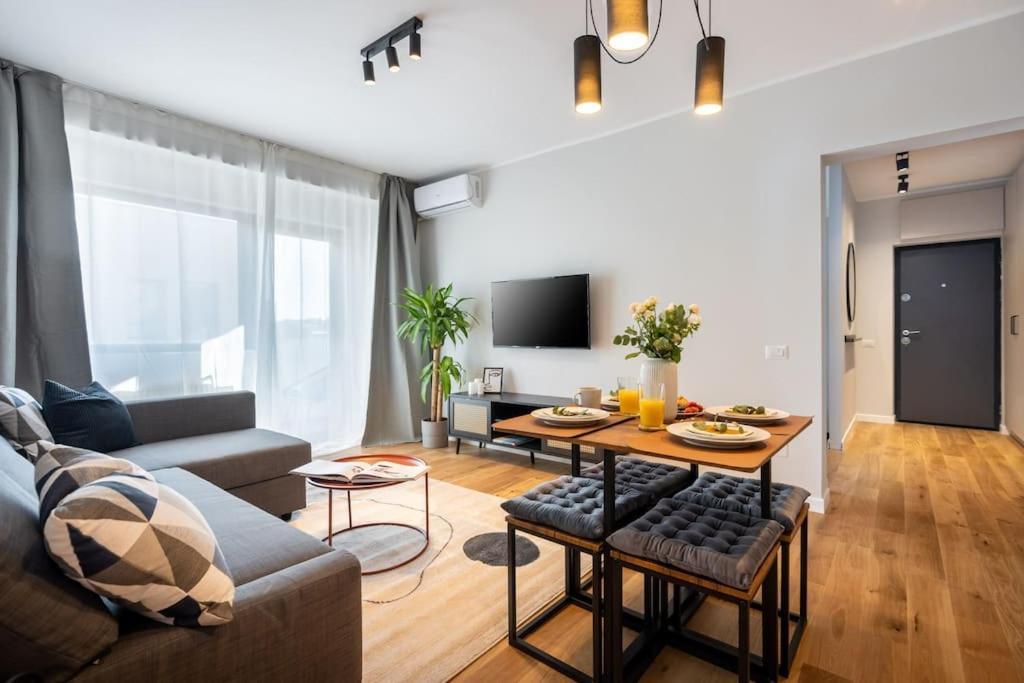 Amazing Views 2br Bright Flat - Charming Balcony *