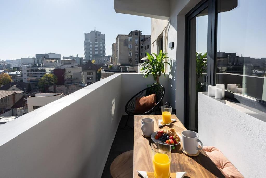 Amazing Views 2br Bright Flat - Charming Balcony Apartment Bucharest