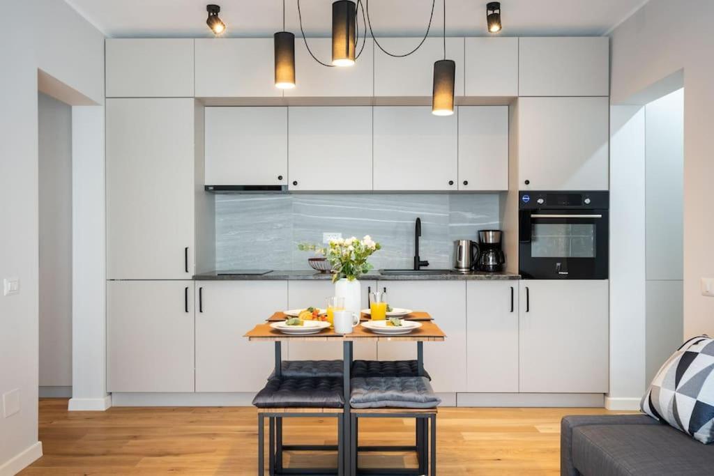 Amazing Views 2br Bright Flat - Charming Balcony Apartment