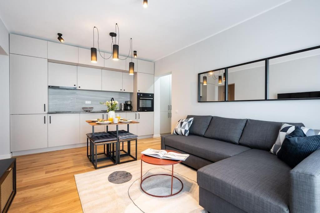 Amazing Views 2br Bright Flat - Charming Balcony Apartment *