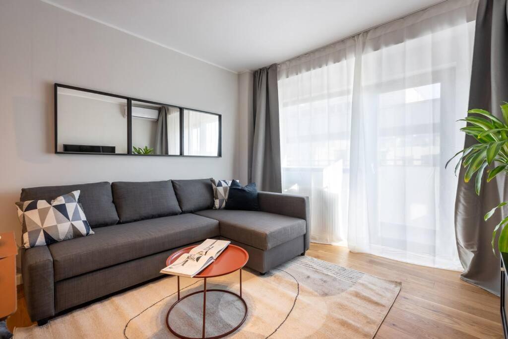 Amazing Views 2br Bright Flat - Charming Balcony Apartment *
