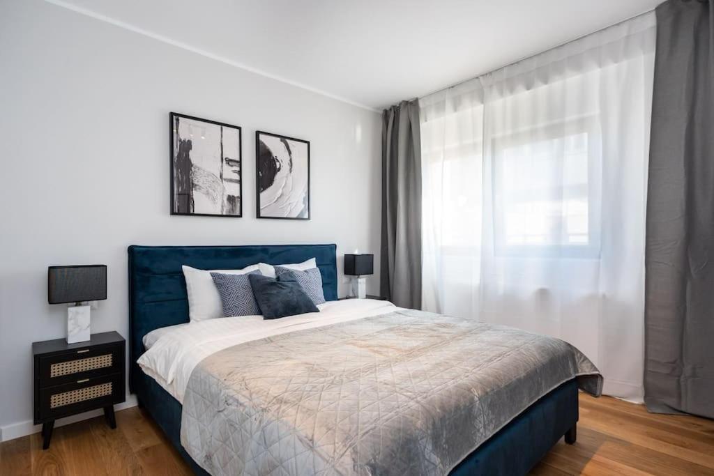 Amazing Views 2br Bright Flat - Charming Balcony Apartment Bucharest